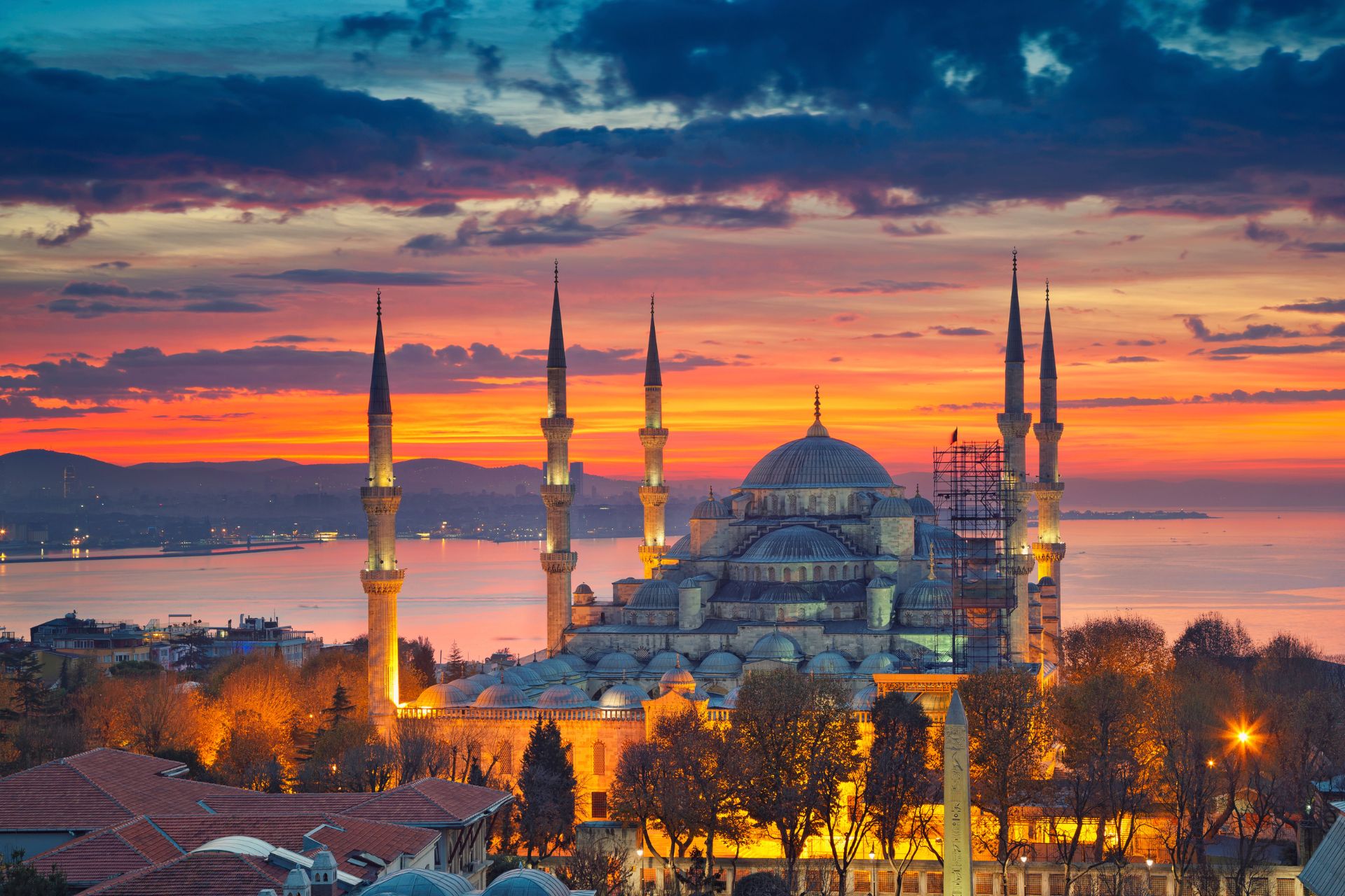 Image of the Blue Mosque in Istanbul, Turkey during dramatic sunrise©Getty Images