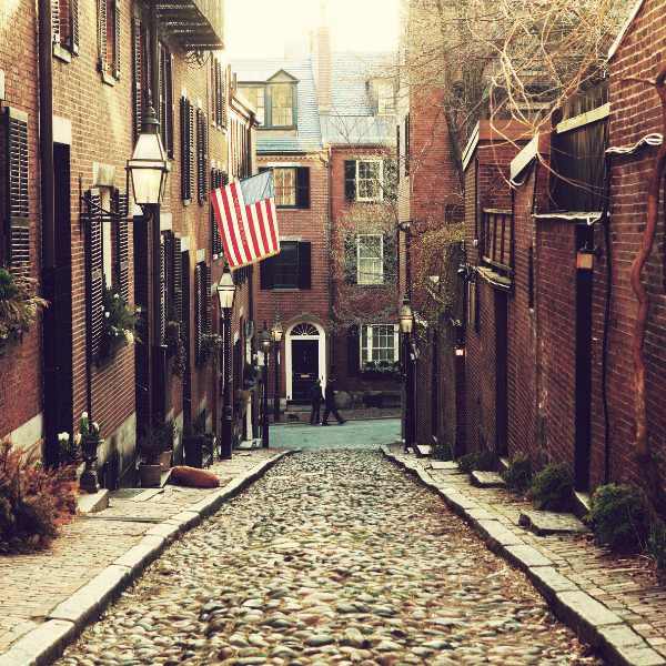 Acorn Street, Boston, USA ©Getty Images