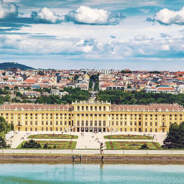 Classic view of famous Schonbrunn Palace ©Getty Images
