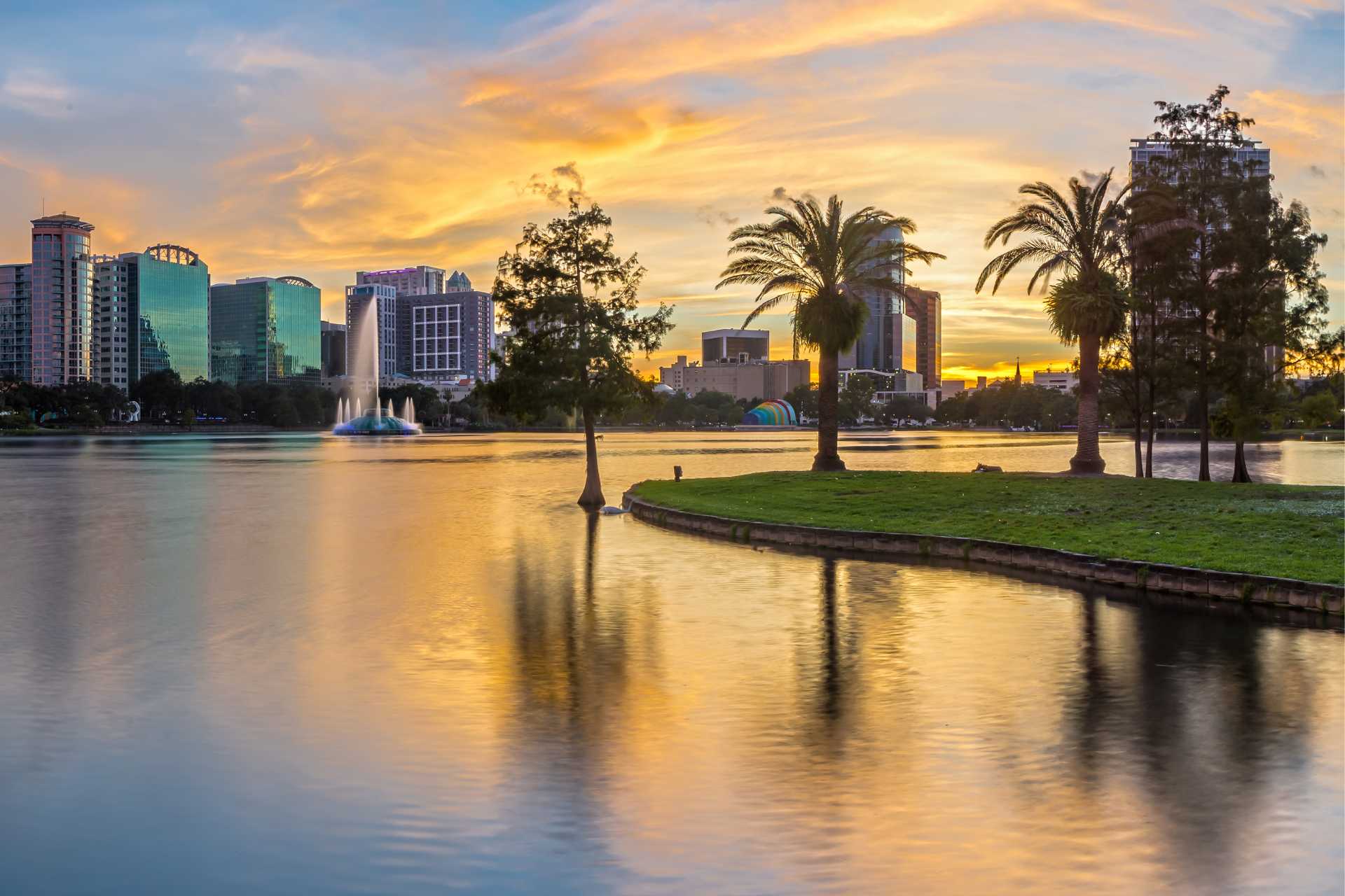 Downtown Orlando from Lake Eola Park at Sunset ©Getty Images