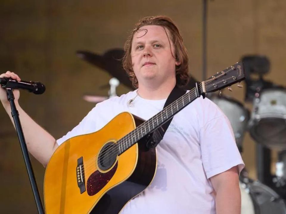 GLASTONBURY, ENGLAND - JUNE 24: Lewis Capaldi performs on the Pyramid Stage on Day 4 of Glastonbury Festival 2023 on June 24, 2023 in Glastonbury, England. The Glastonbury Festival of Performing Arts sees musicians, performers and artists come together for three days of live entertainment. (Photo by Leon Neal/Getty Images)GETTY IMAGES