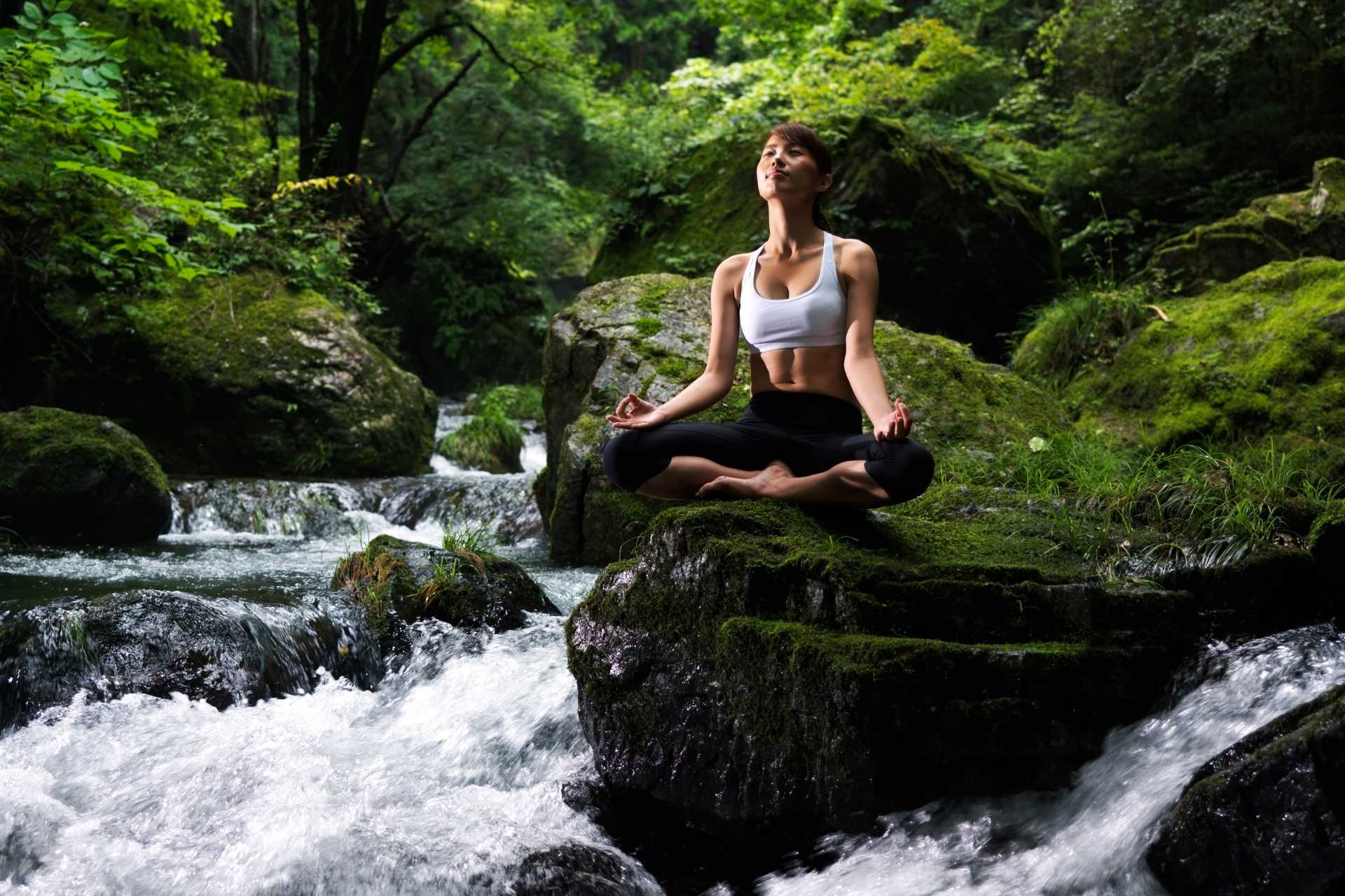 Woman doing yoga in nature ©Getty Images