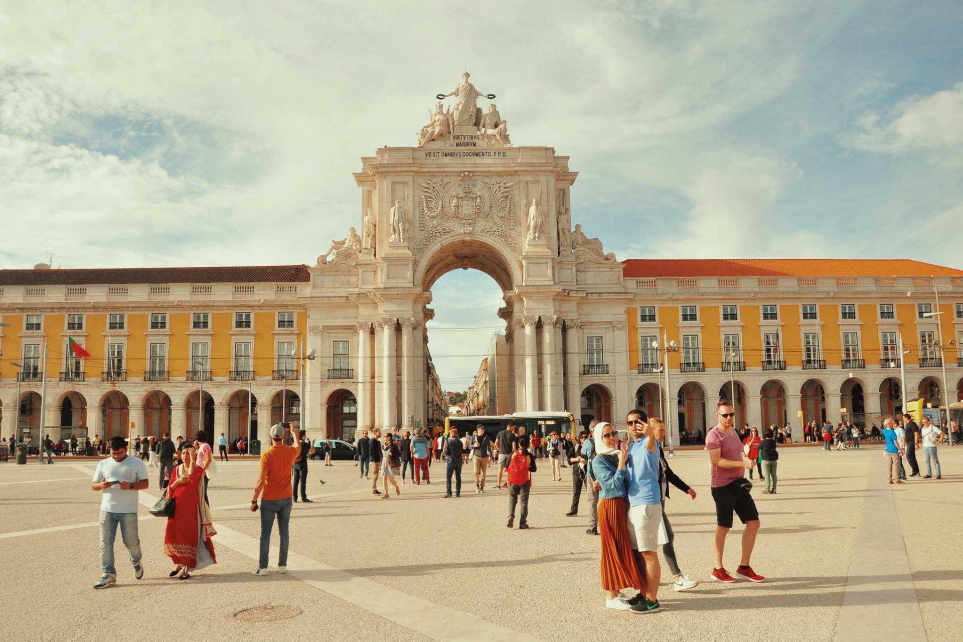 Lisbon, praca do comercio © Houston Vandergriff